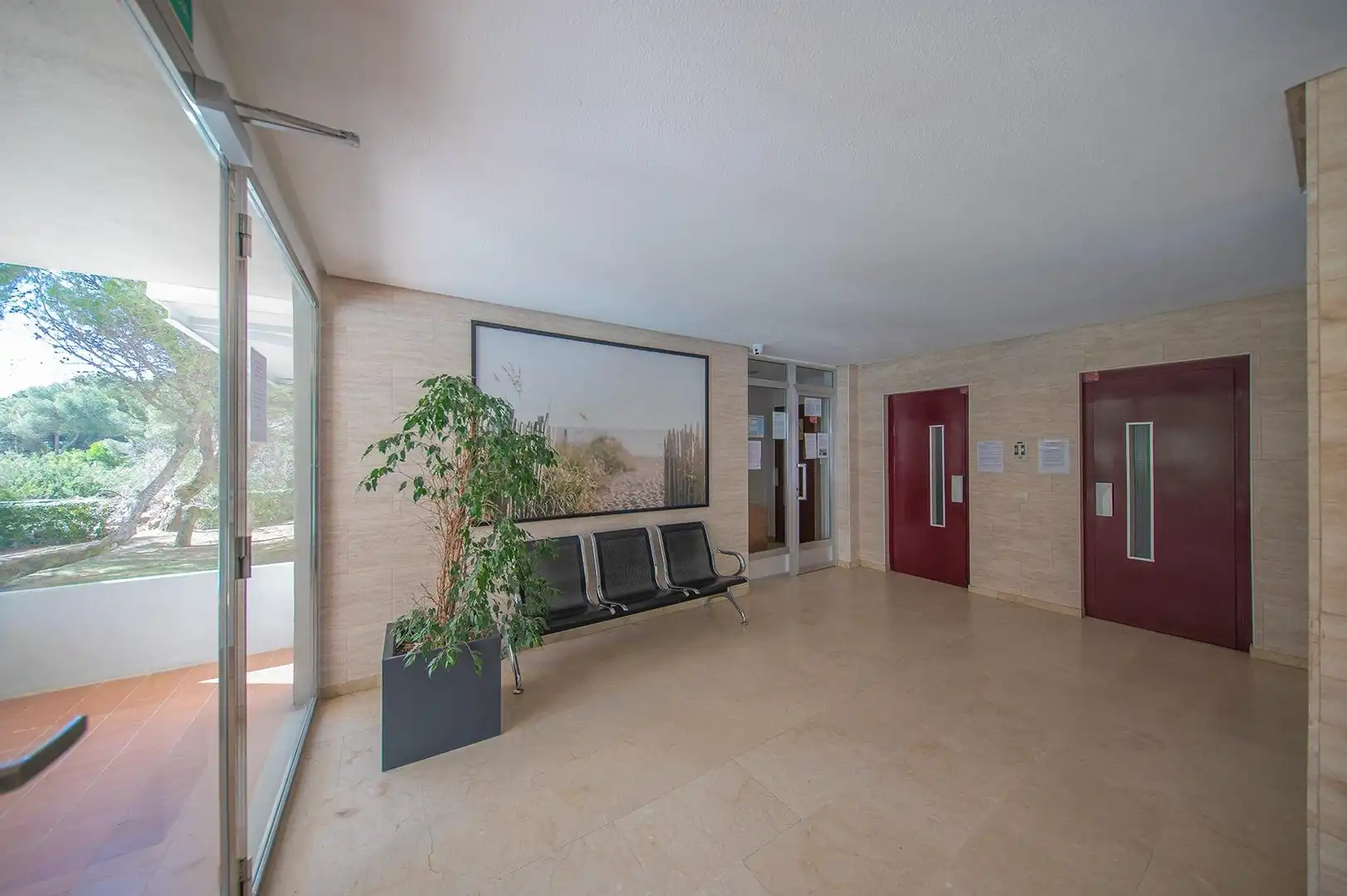 Ground floor for sale in Valencia  with Air Conditioner, Heating and Alarm