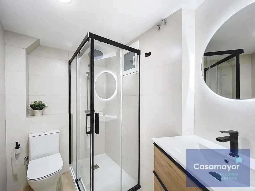 Baño de Piso de alquiler en Alicante / Alacant con Aire acondicionado, Calefacción y Terraza