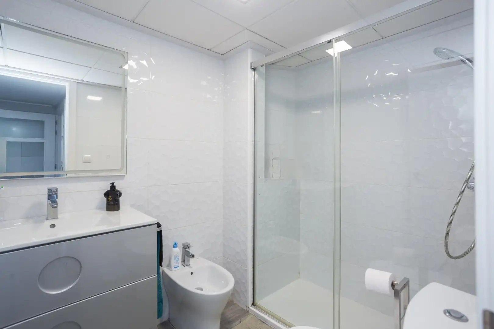 Badezimmer von Dachboden zum Verkauf in Gandia mit Klimaanlage, Heizung und Terrasse