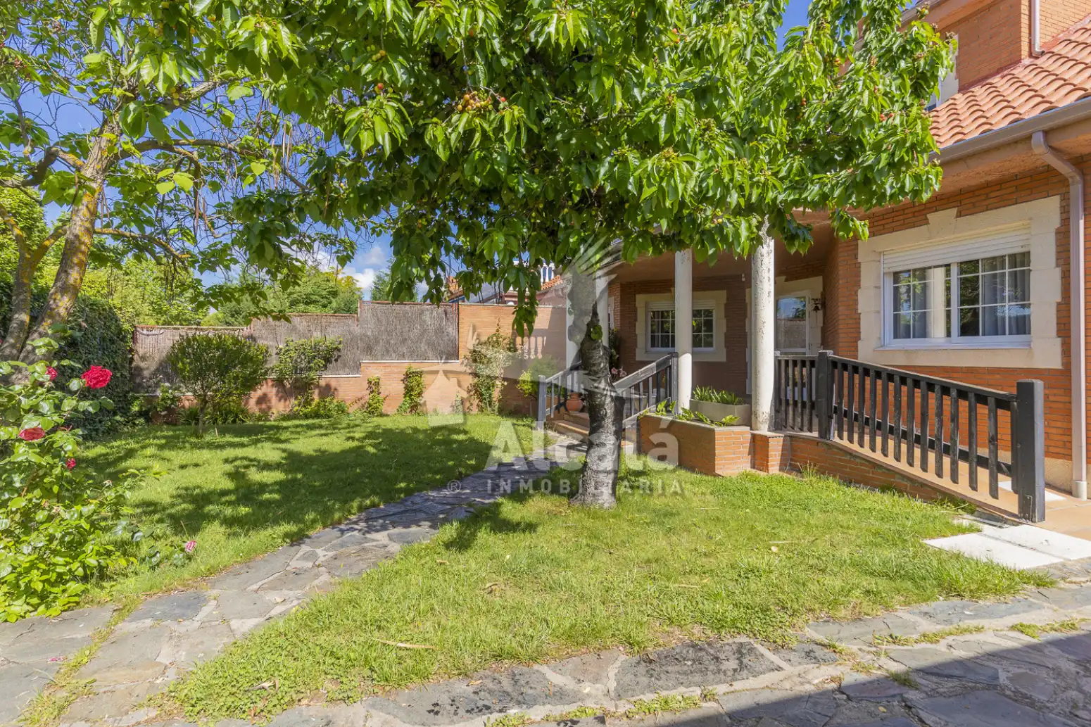 Jardín de Casa adosada en venta en Villalbilla con Aire acondicionado, Calefacción y Parquet