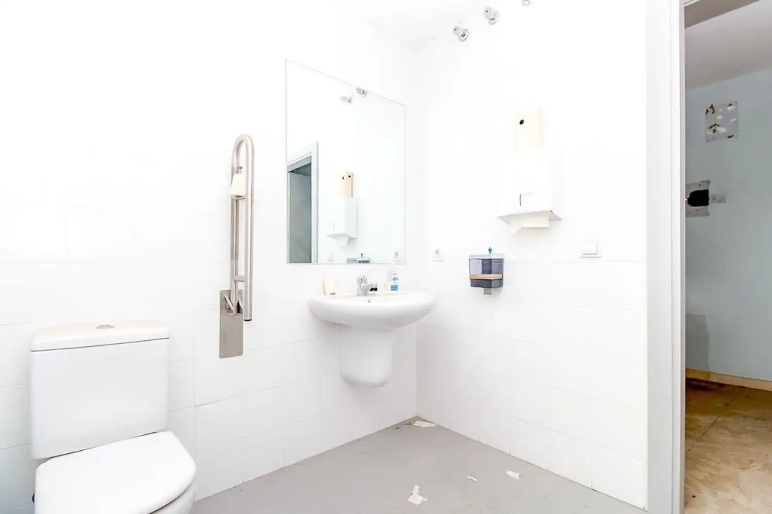 Bathroom of Commercial properties for sale in Ciudad Real  with Air Conditioner