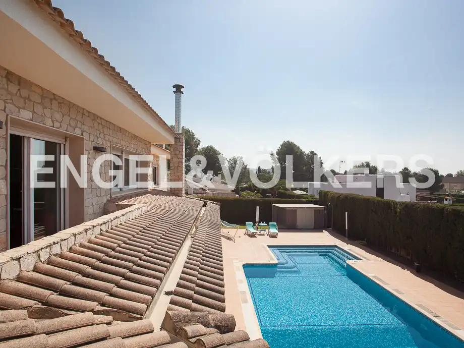 Vista exterior de Casa o chalet en venta en Serra con Calefacción, Jardín privado y Trastero