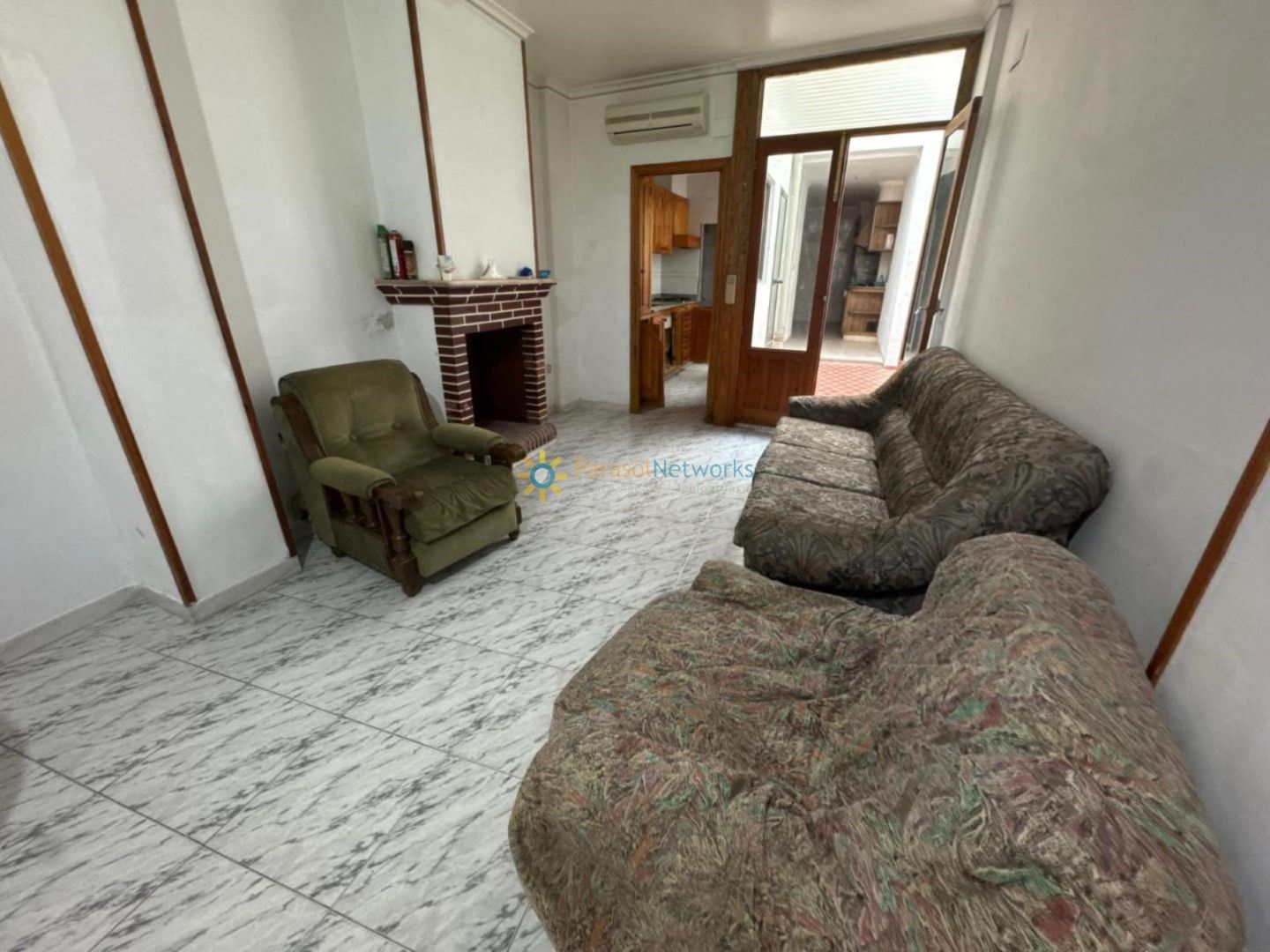 Sala d'estar de Casa adosada en venda en Oliva amb Terrassa, Traster i Moblat