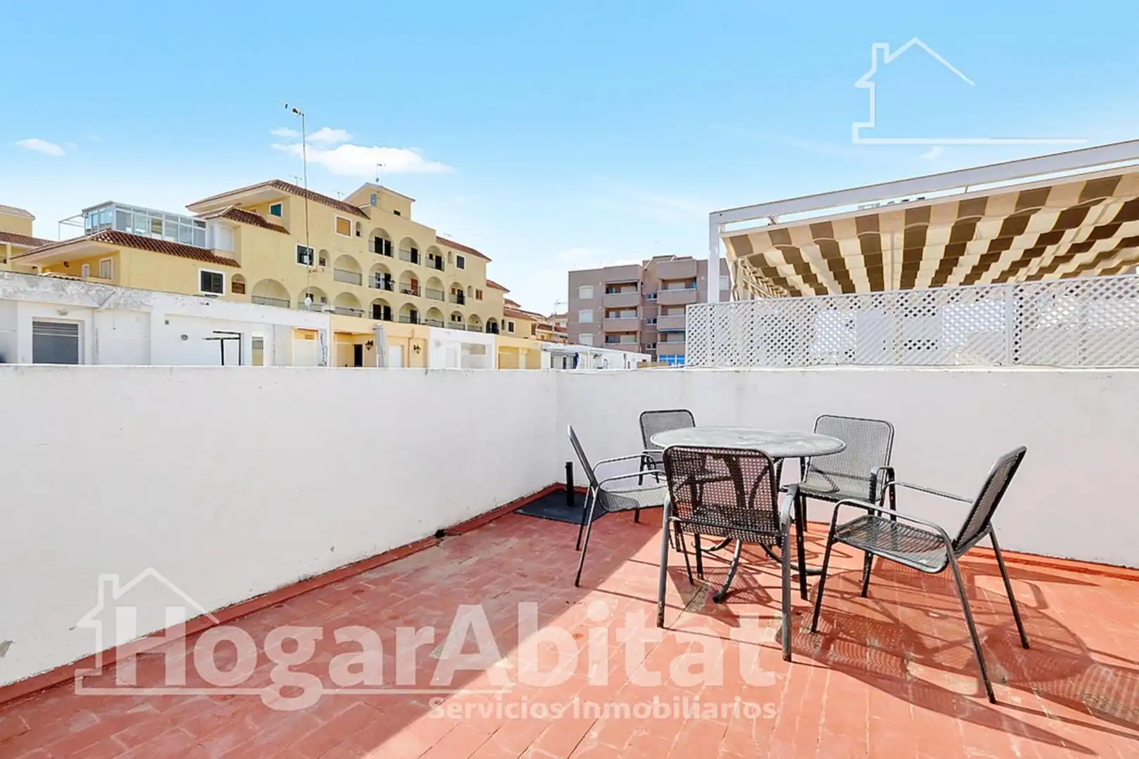 Terrassa de Casa adosada en venda en Torrevieja amb Aire condicionat, Calefacció i Jardí privat