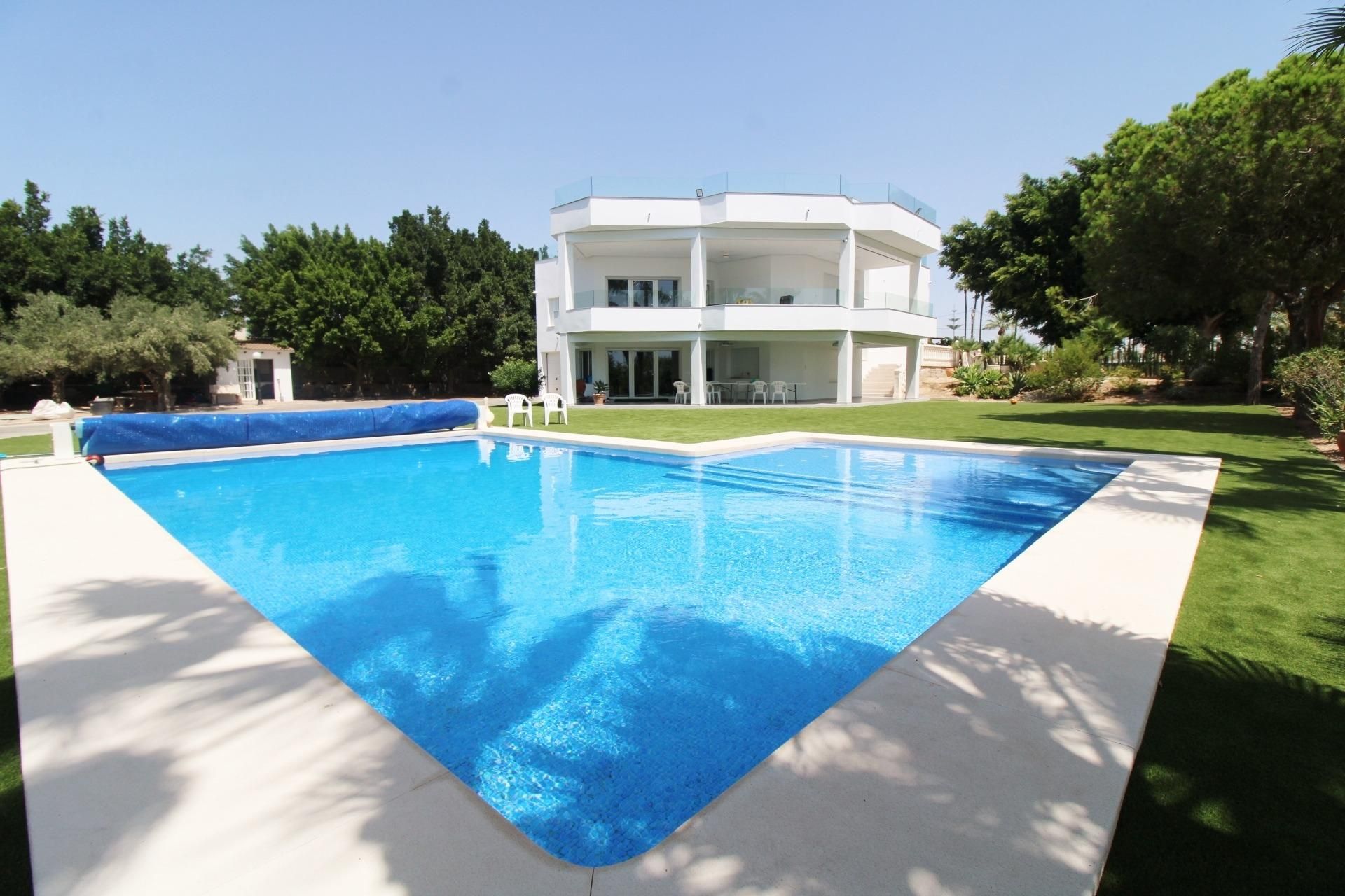 Piscina de Casa o xalet en venda en Elche / Elx amb Aire condicionat, Calefacció i Jardí privat