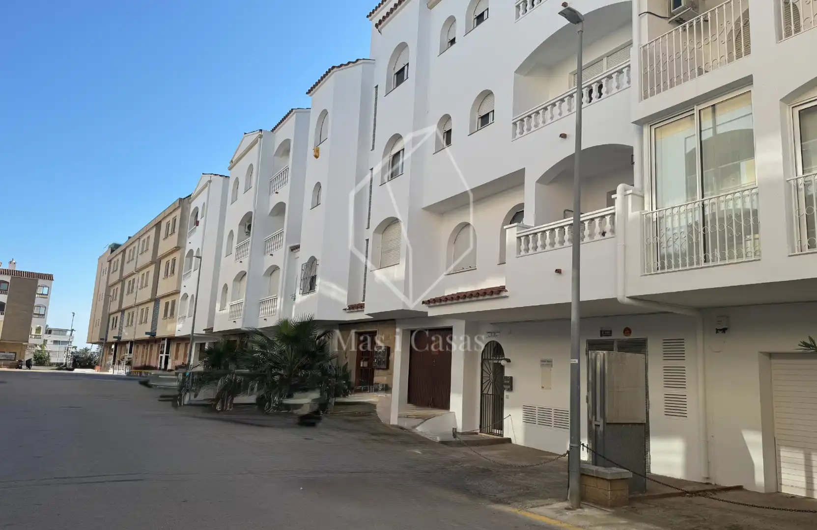 Vista exterior de Dúplex en venda en Empuriabrava amb Aire condicionat, Calefacció i Terrassa
