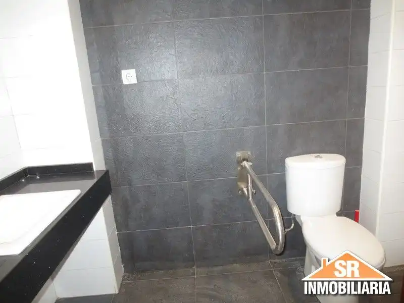Local de alquiler en Rúa Orillamar, Monte Alto - Zalaeta - Atocha