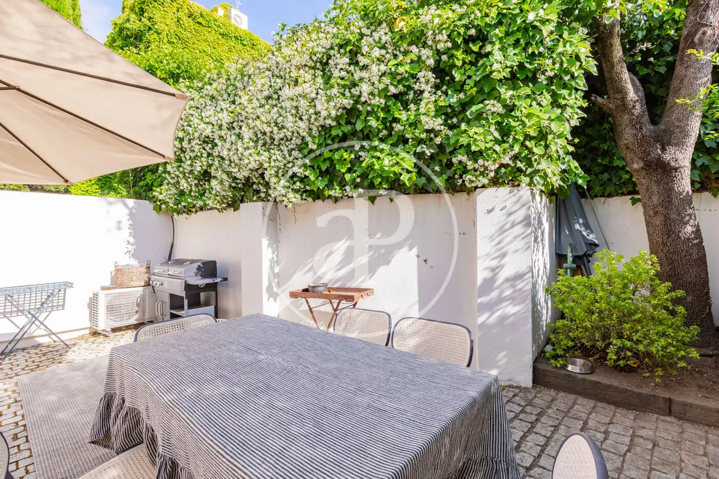 Terraza de Casa adosada en venta en Madrid con Aire acondicionado, Calefacción y Jardín privado