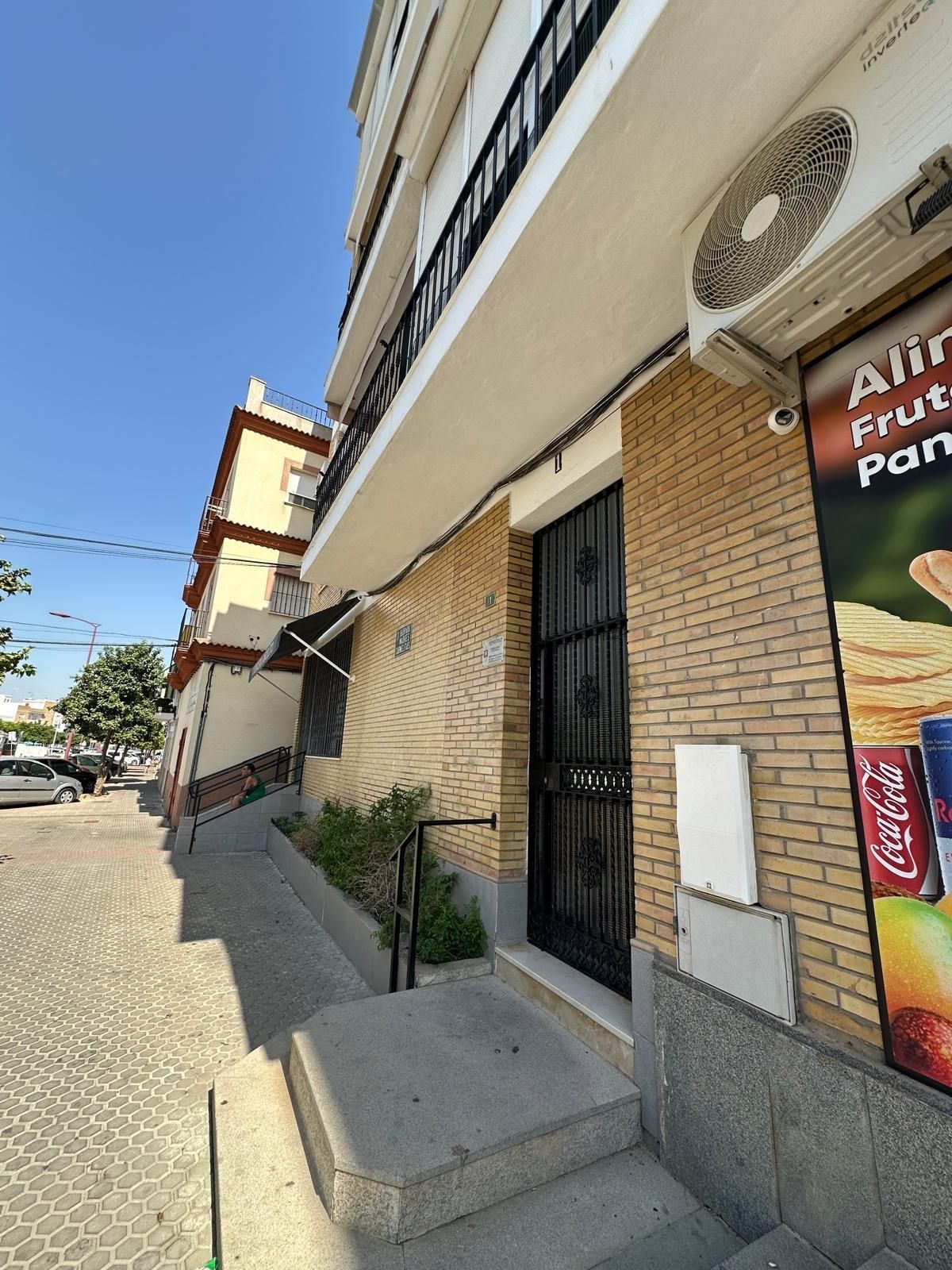 Vista exterior de Piso en venta en Utrera