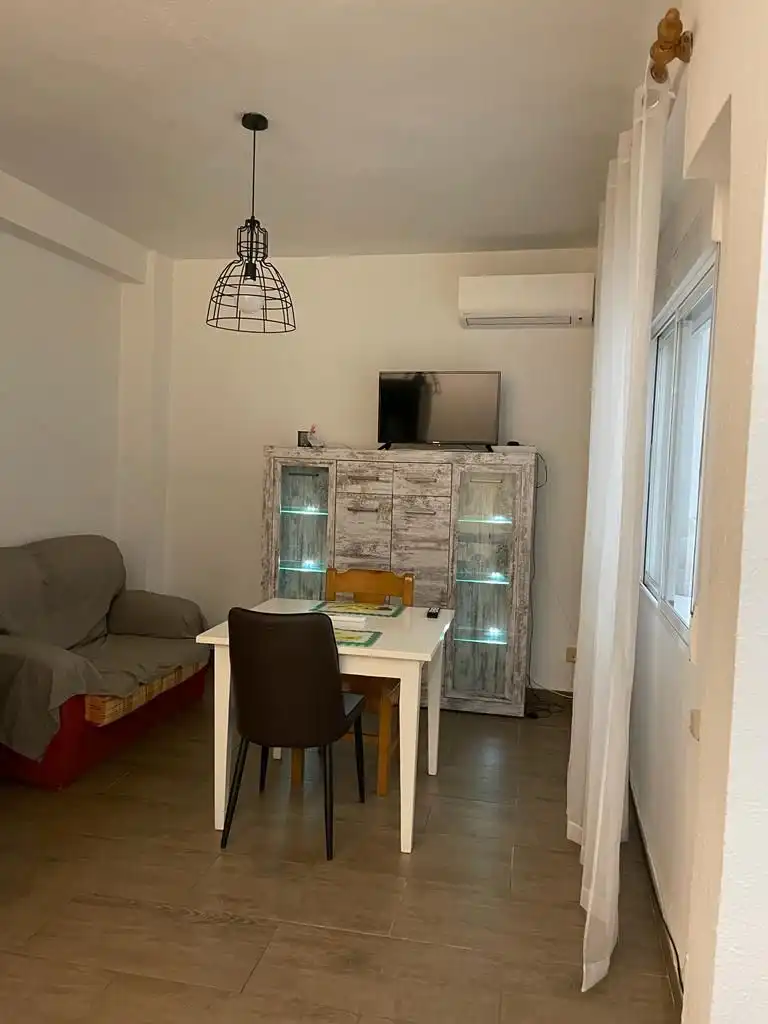 Sala d'estar de Estudi de lloguer en Granada amb Aire condicionat, Calefacció i Moblat
