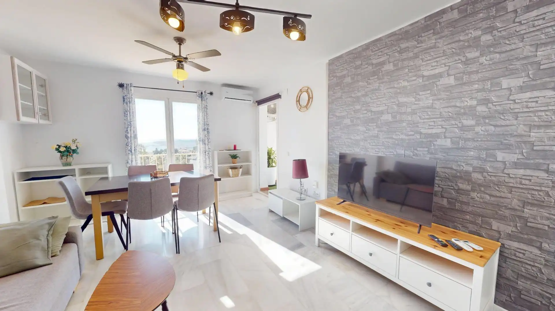 Living room of Flat for rent in Benalmádena  with Air Conditioner, Terrace and Furnished
