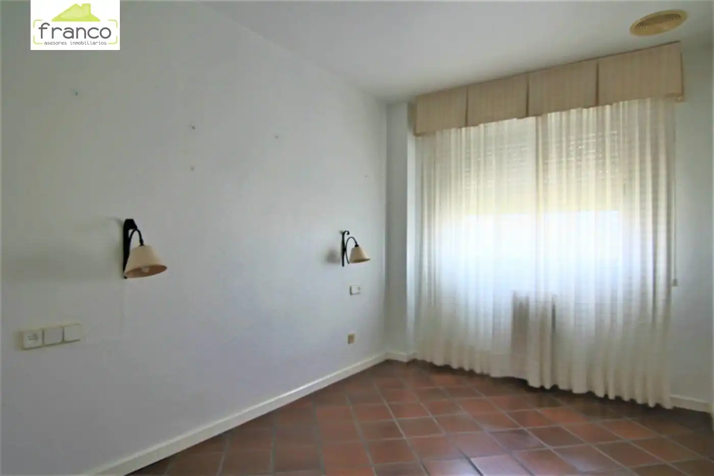 Schlafzimmer von Dachboden zur Miete in Murcia mit Klimaanlage, Heizung und Terrasse