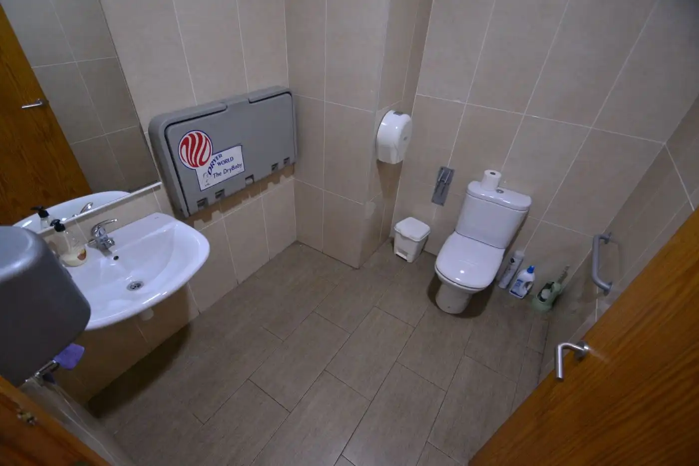 Bany de Local de lloguer en L'Ametlla de Mar  amb Aire condicionat