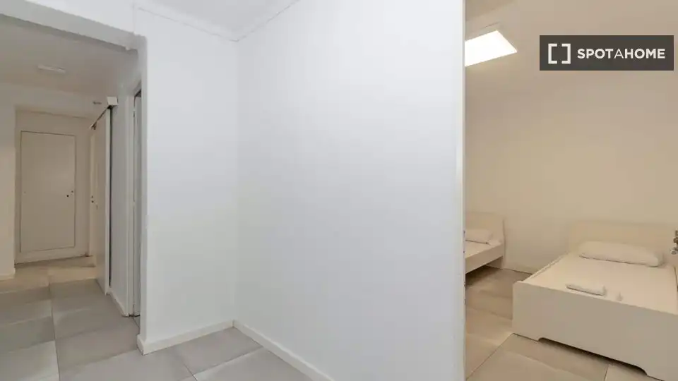 Flat for rent in Valencia  with Air Conditioner, Heating and Furnished