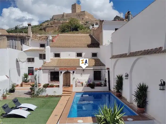 Terraced house with pool for sale in Alcaudete