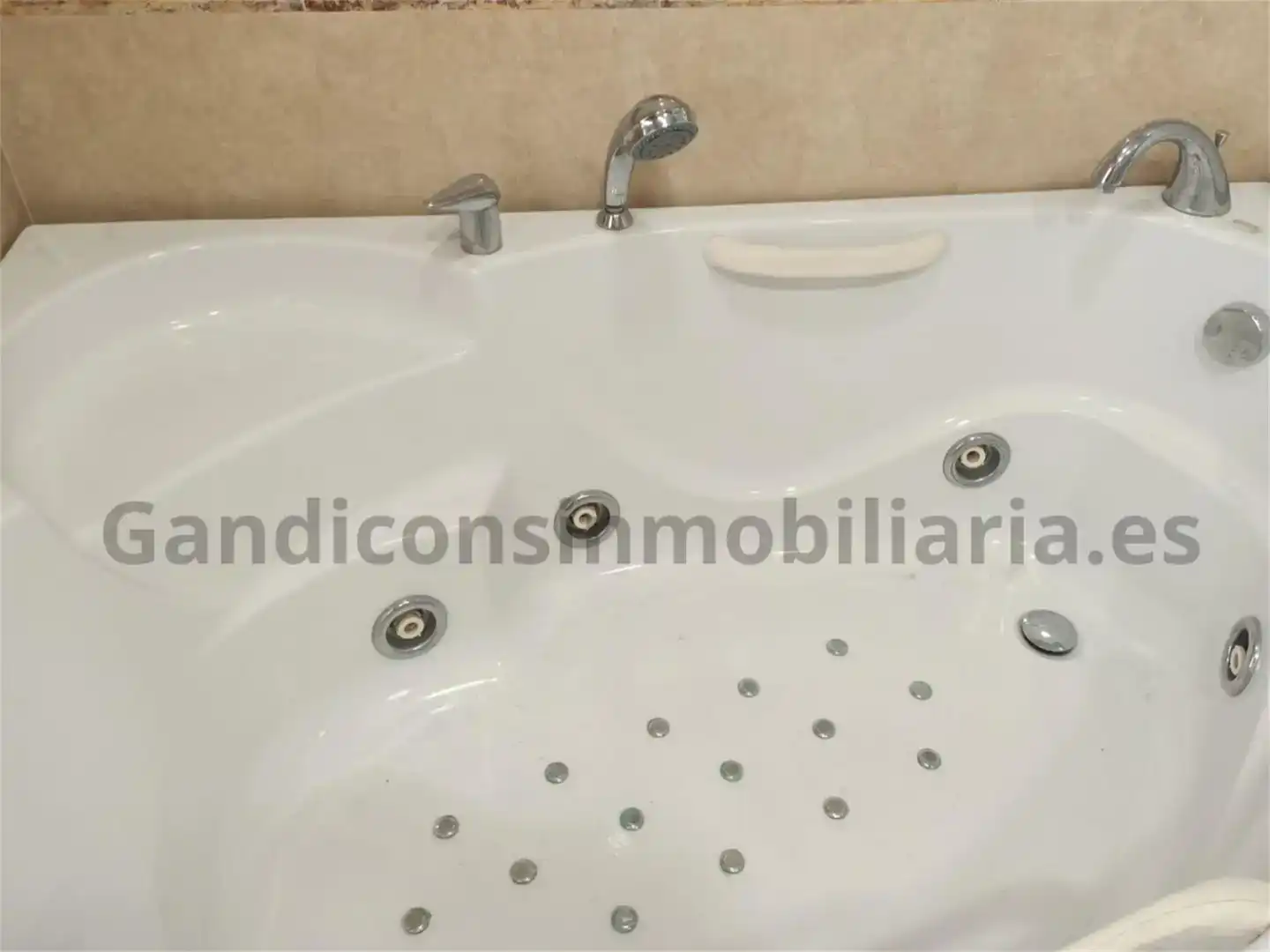 Bany de Pis en venda en Gandia amb Aire condicionat i Balcó