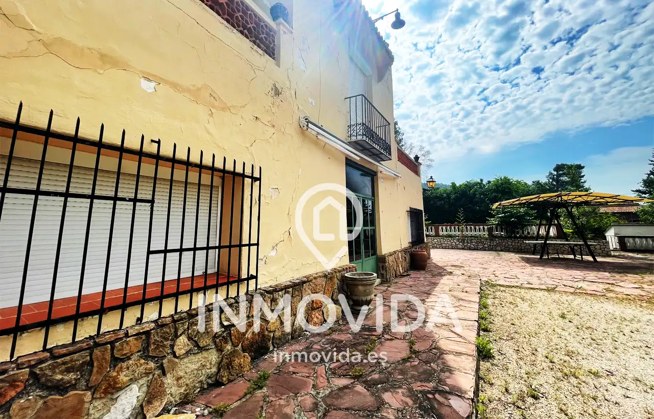 Vista exterior de Casa o xalet en venda en Xàtiva amb Terrassa, Traster i Piscina