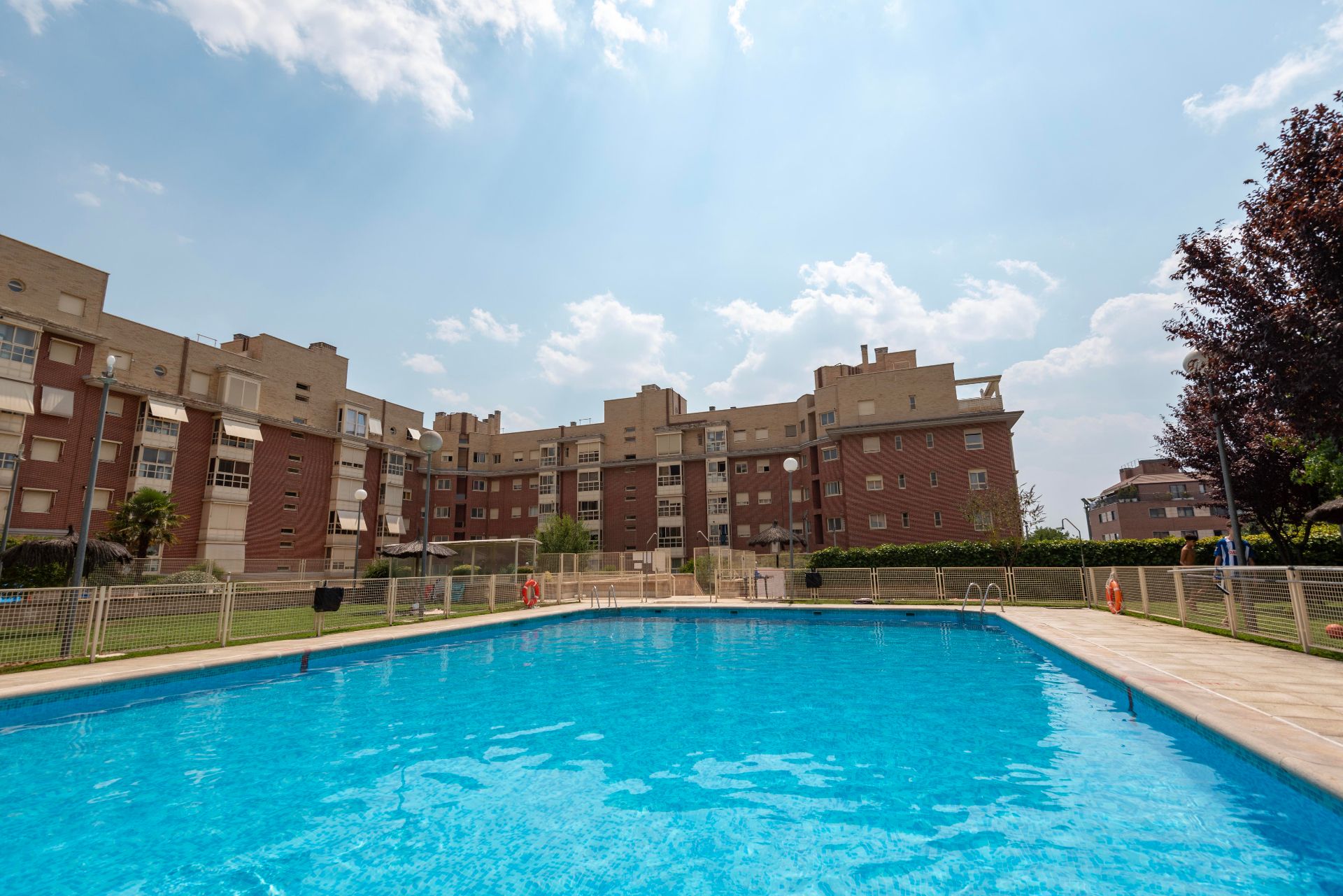Swimming pool of Flat to rent in  Madrid Capital  with Air Conditioner, Heating and Parquet flooring