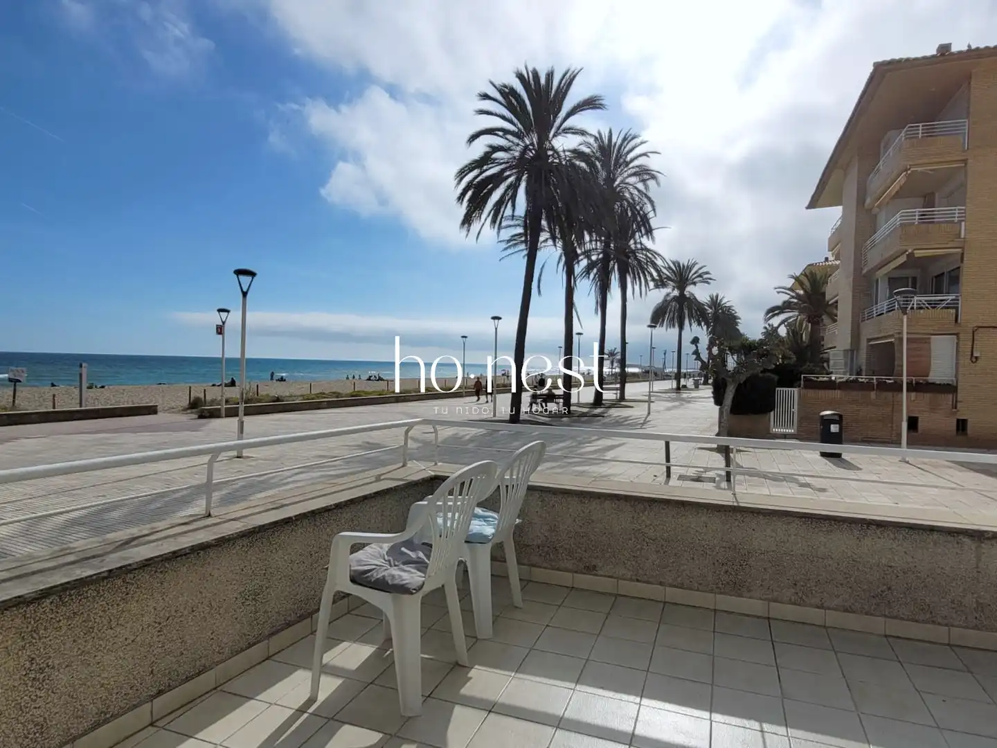 Erdgeschoss zum Verkauf in El Vendrell mit Terrasse, Abstellraum und Gemeinschaftspool