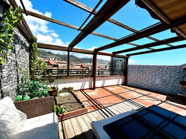 Ático en Venta en Avenida de San Sebastián en La Salle - Cuatro Torres
