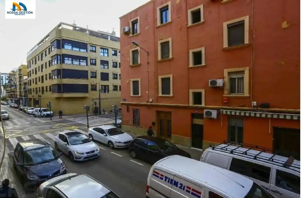 Vista exterior de Pis en venda en  Valencia Capital amb Terrassa i Balcó