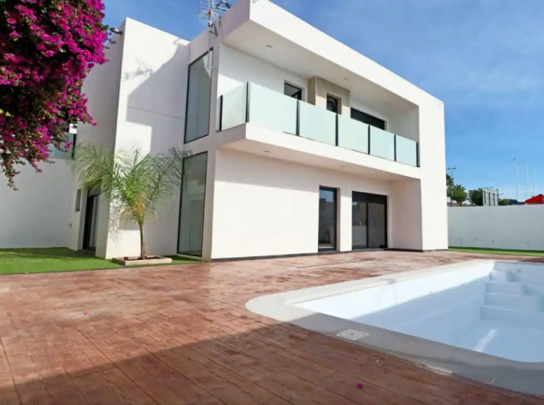 Chalet con piscina en venta en Fortuna