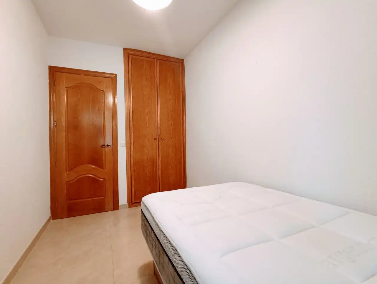Dormitori de Pis de lloguer en Madrid amb Aire condicionat, Calefacció i Terrassa