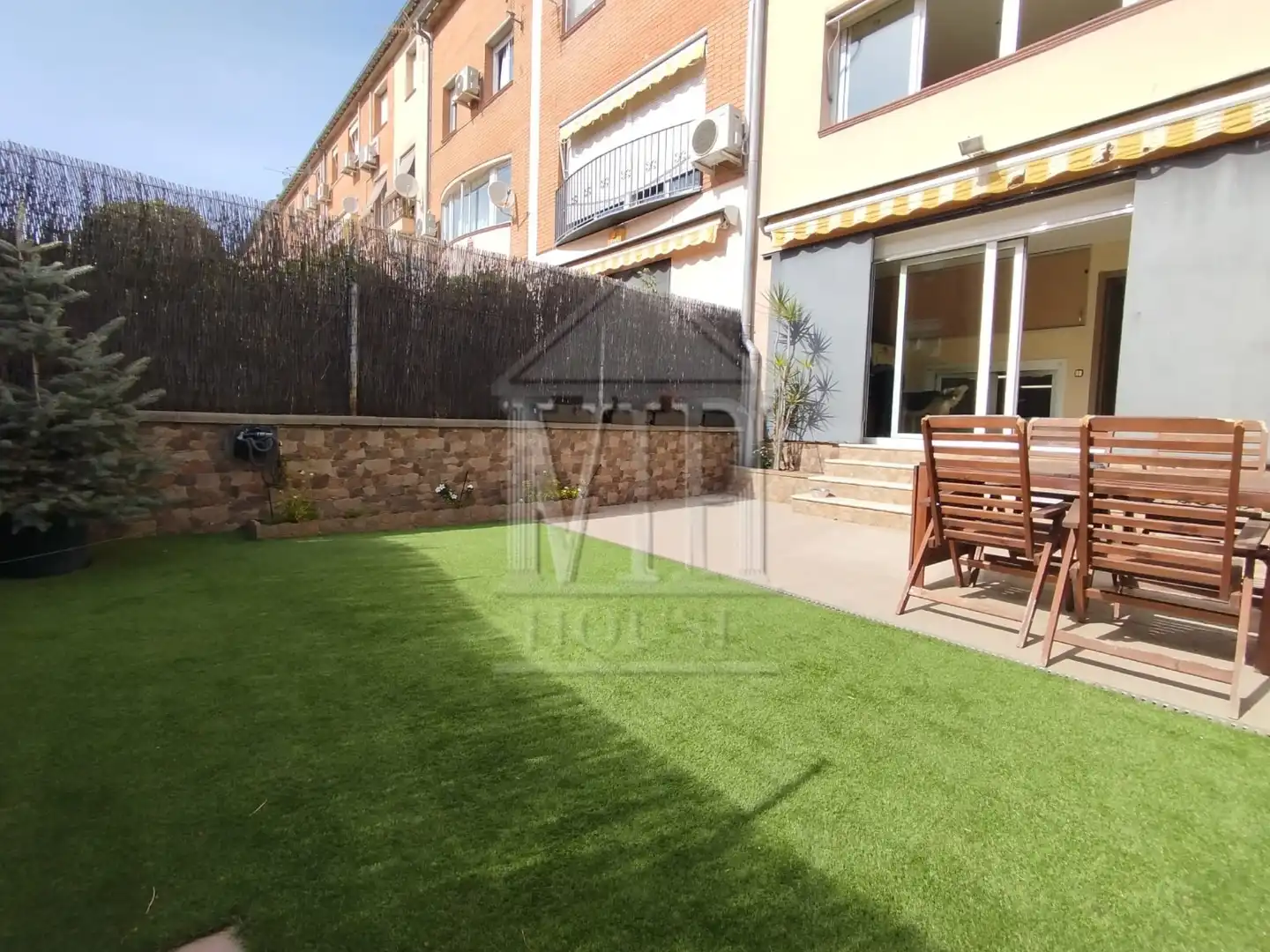 Terrassa de Casa adosada en venda en Badalona amb Aire condicionat, Calefacció i Jardí privat