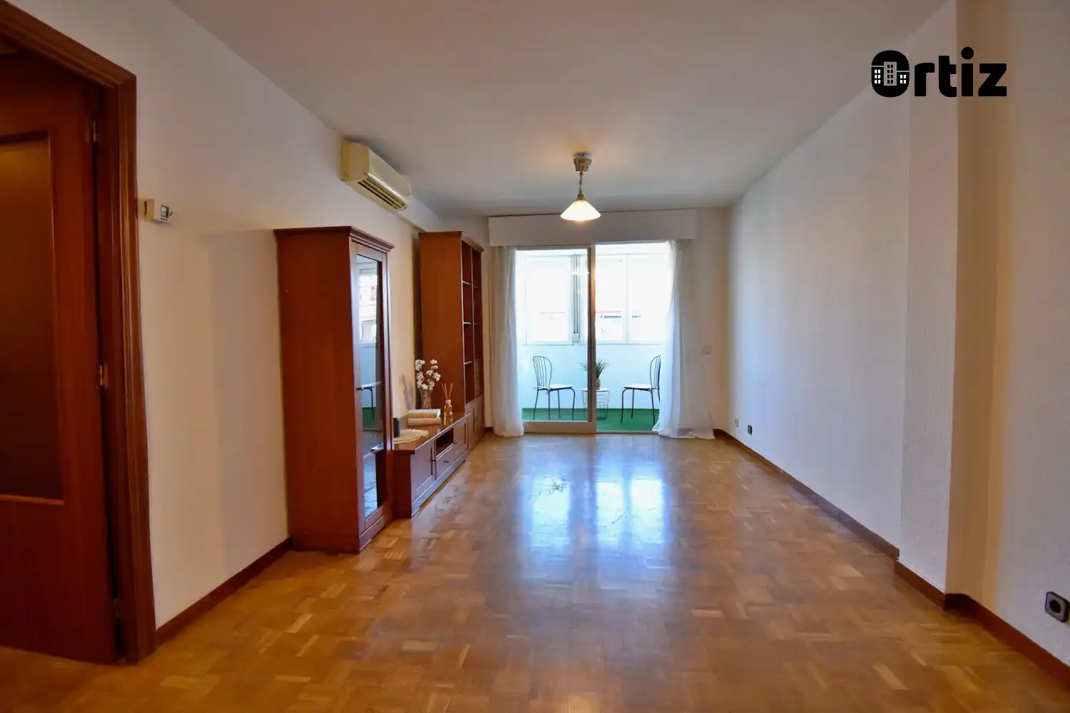 Sala d'estar de Pis en venda en Torrejón de Ardoz amb Aire condicionat, Calefacció i Moblat