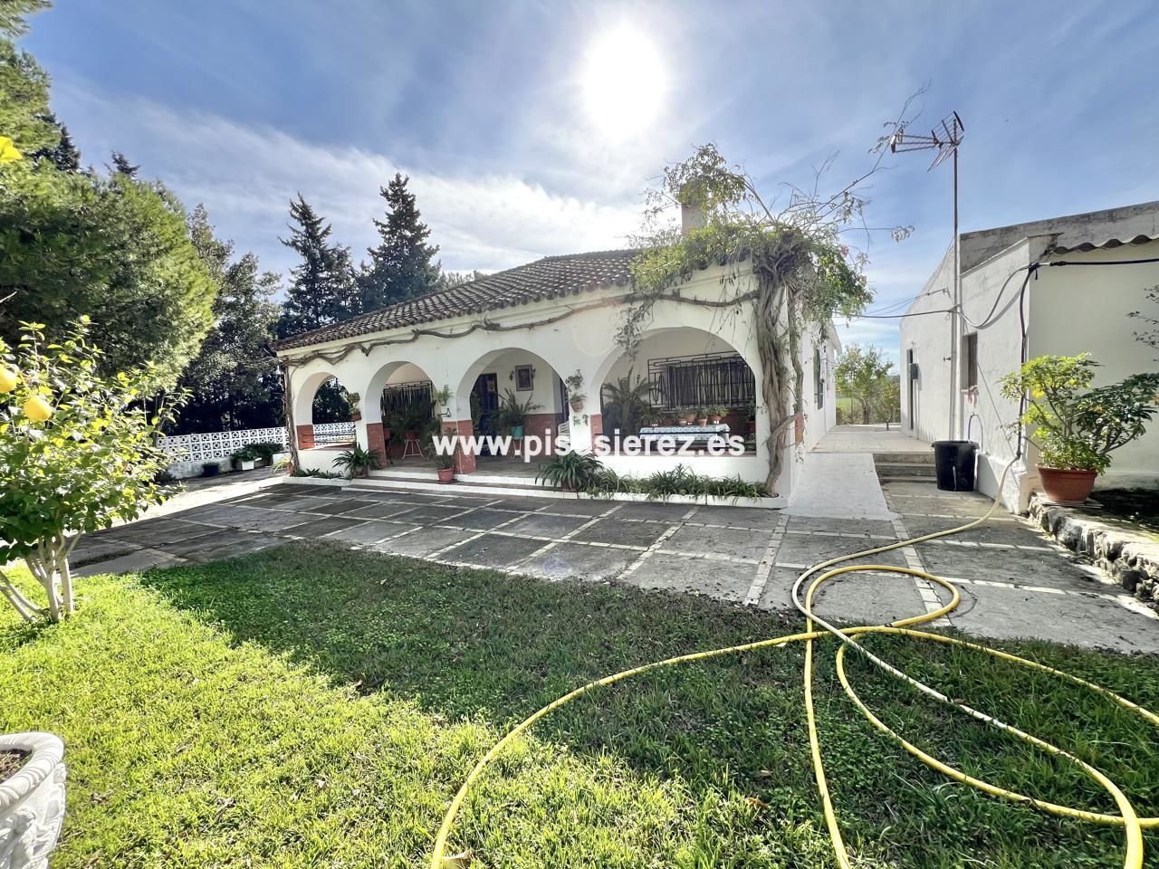 Vista exterior de Casa o xalet en venda en Jerez de la Frontera