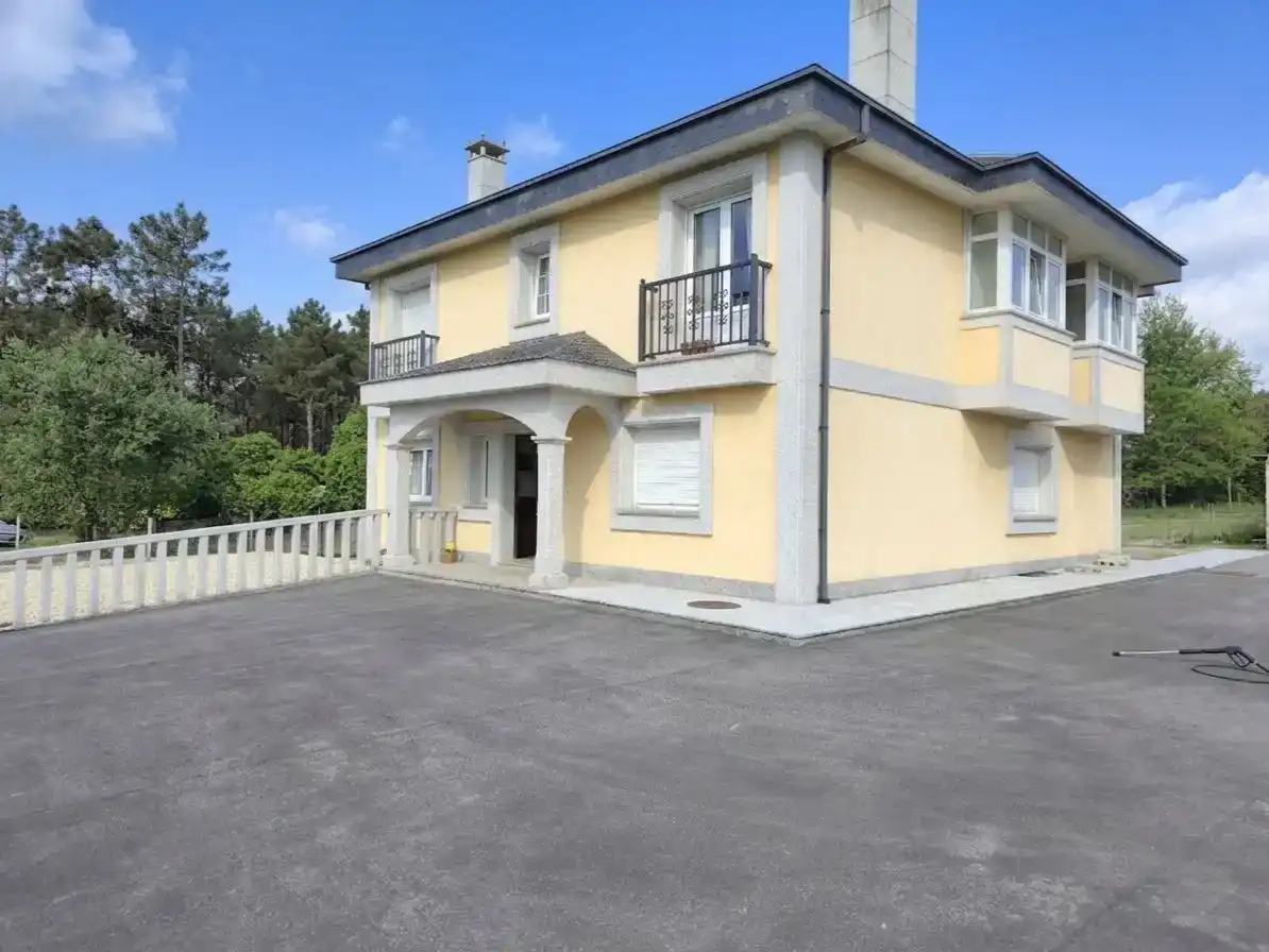 Vista exterior de Piso en venta en Carballo con Piscina y Balcón
