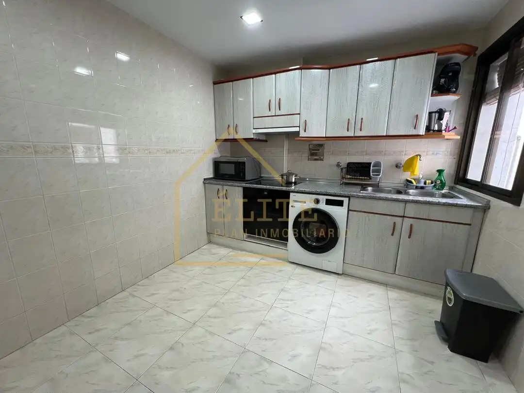 Cocina de Piso en venta en Santurtzi  con Calefacción, Trastero y Balcón