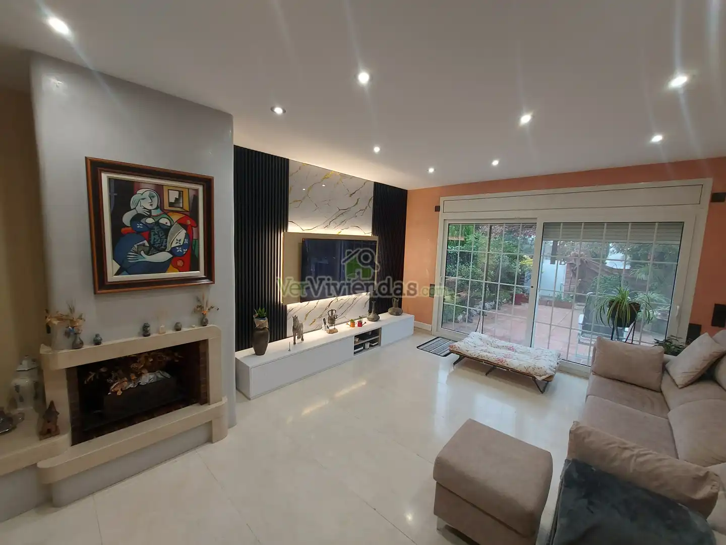 Sala de estar de Casa adosada en venta en Sant Llorenç d'Hortons con Aire acondicionado, Calefacción y Jardín privado
