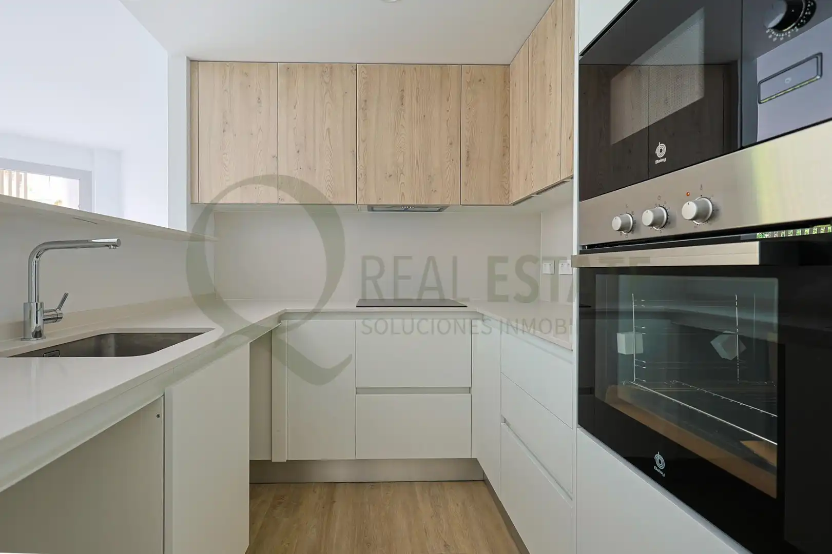 Küche von Wohnung zum Verkauf in Alicante / Alacant mit Klimaanlage, Terrasse und Abstellraum