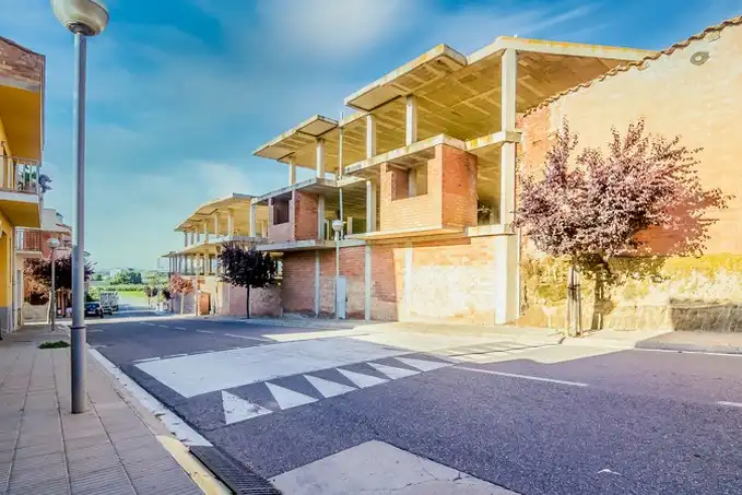 Außenansicht von Gebäude zum Verkauf in Alcoletge