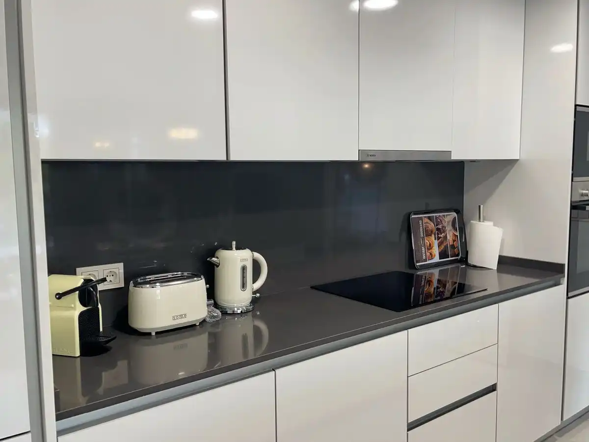 Küche von Wohnung zur Miete in Benahavís mit Klimaanlage, Terrasse und Möbliert