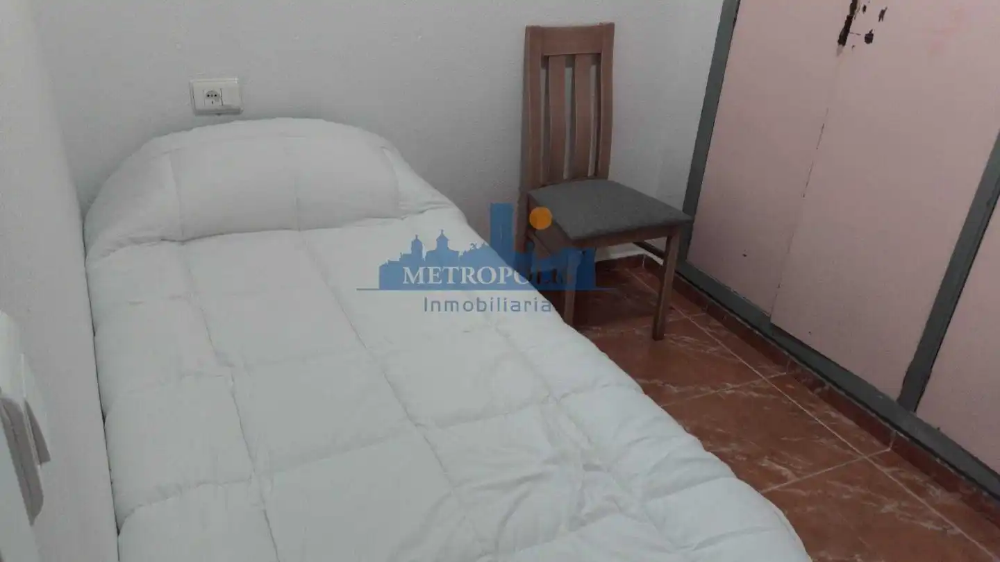 Flat for sale in calle Federico García Lorca, imagen 2