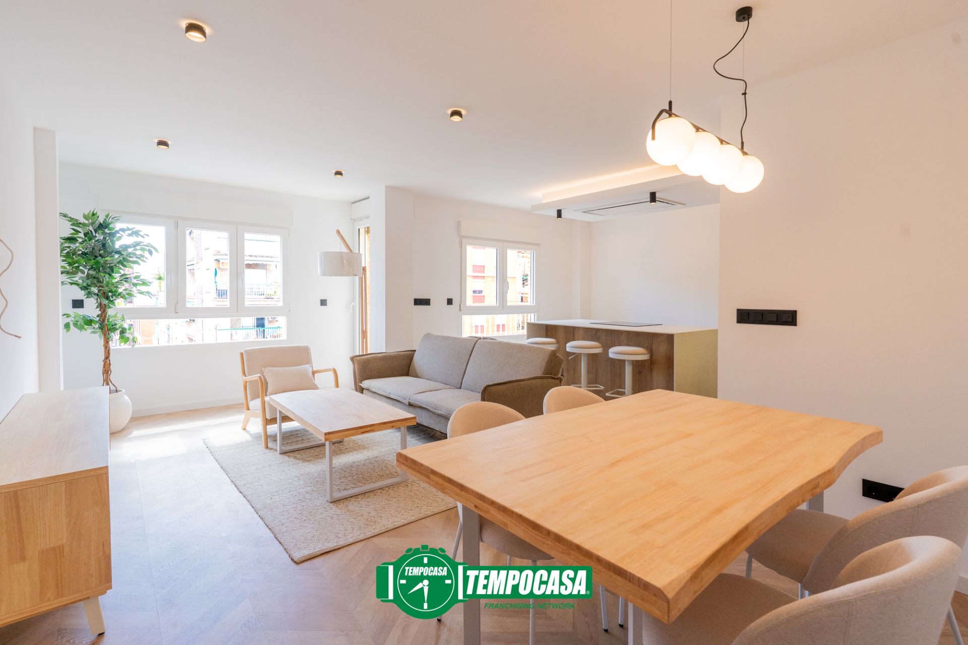 Sala d'estar de Pis en venda en  Valencia Capital amb Aire condicionat, Calefacció i Moblat