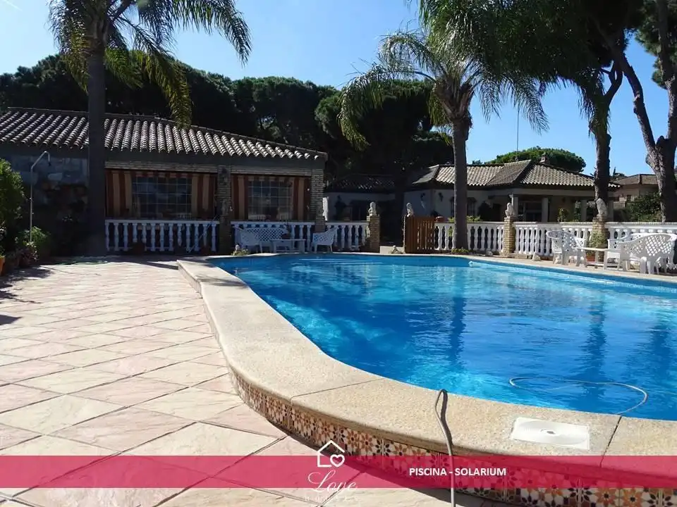 Swimming pool of Houses for sale in Chiclana de la Frontera  with Air Conditioner, Heating and Private garden