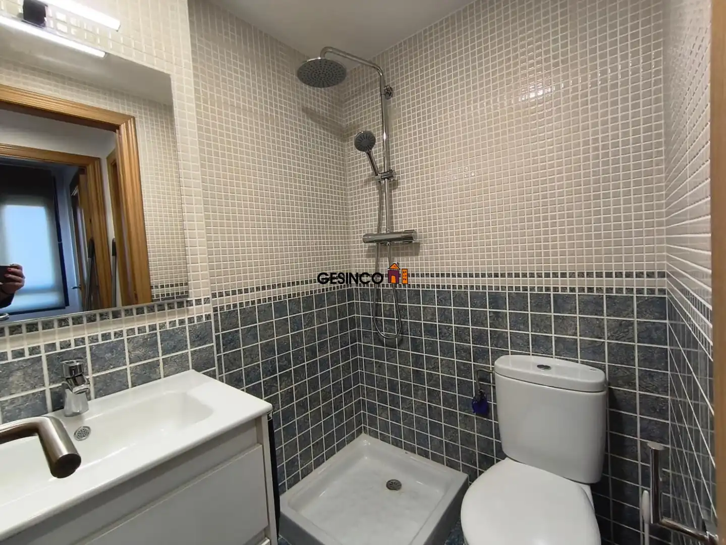 Baño de Apartamento de alquiler en Bellreguard con Aire acondicionado, Calefacción y Jardín privado