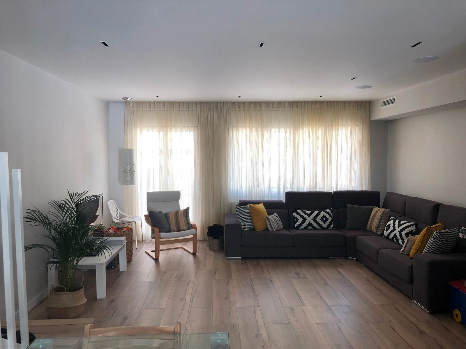 Sala d'estar de Casa o xalet en venda en Sabadell amb Aire condicionat, Calefacció i Jardí privat