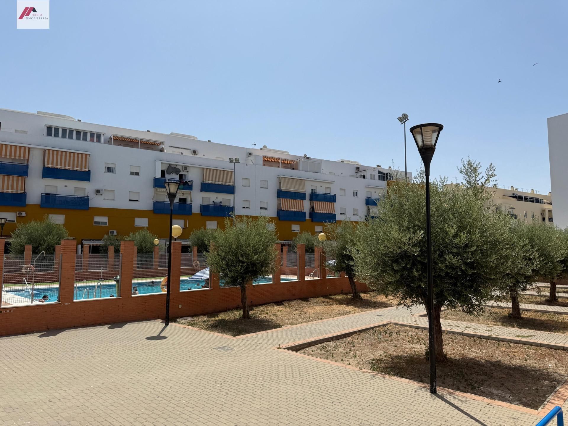 Exterior view of Duplex for sale in El Puerto de Santa María  with Air Conditioner and Community pool