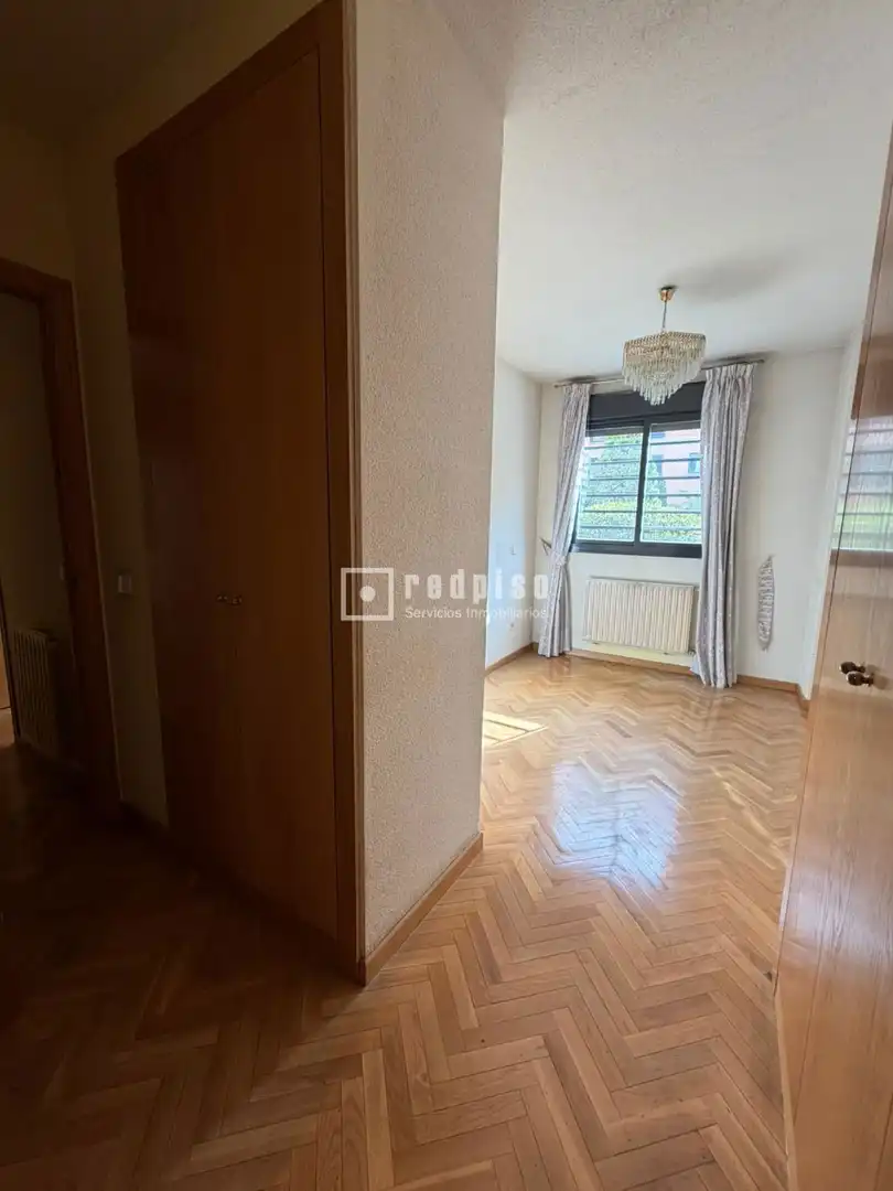 Bedroom of Flat for sale in Madrid  with Heating, Private garden and Parquet flooring
