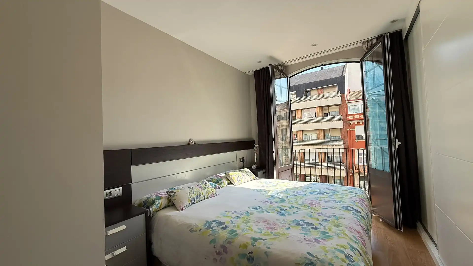 Habitación de Piso en venta en Bilbao  con Calefacción y Balcón