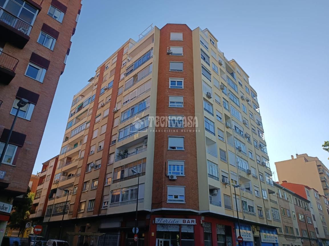 Exterior view of Flat for sale in  Zaragoza Capital  with Heating and Balcony