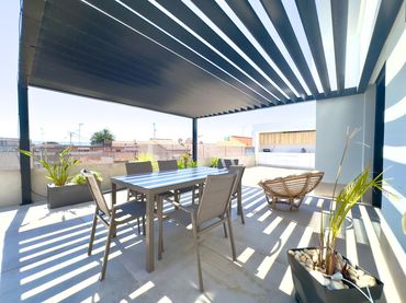 Appartement compact avec balcon à vendre à Calle Cehegín