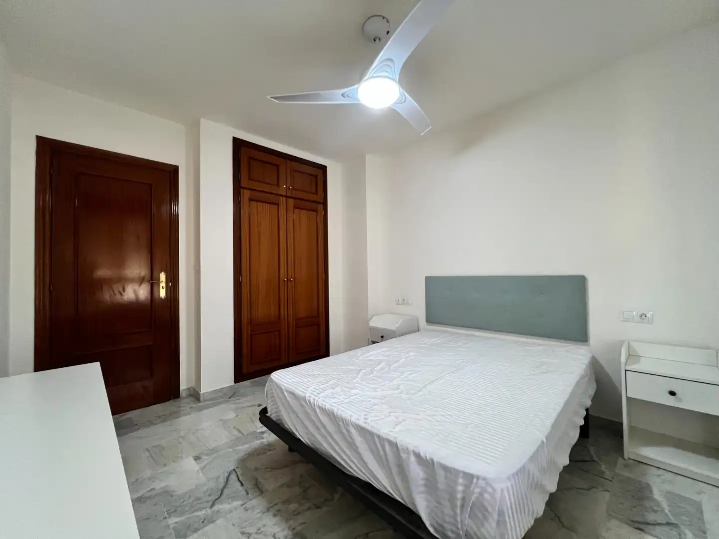 Bedroom of Flat for rent in Granada  with Heating, Terrace and Furnished