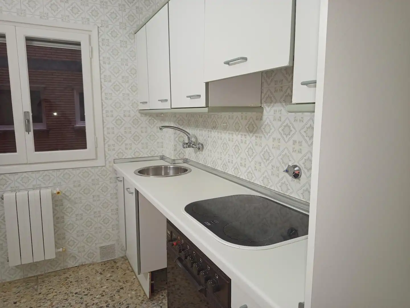 Kitchen of Flat for sale in Zaragoza  with Heating, Terrace and Balcony