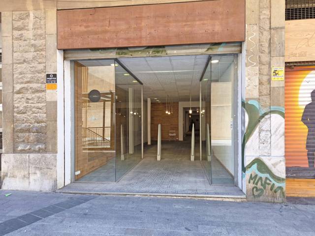 Local comercial en Alquiler en Carrer de Reding en Eixample