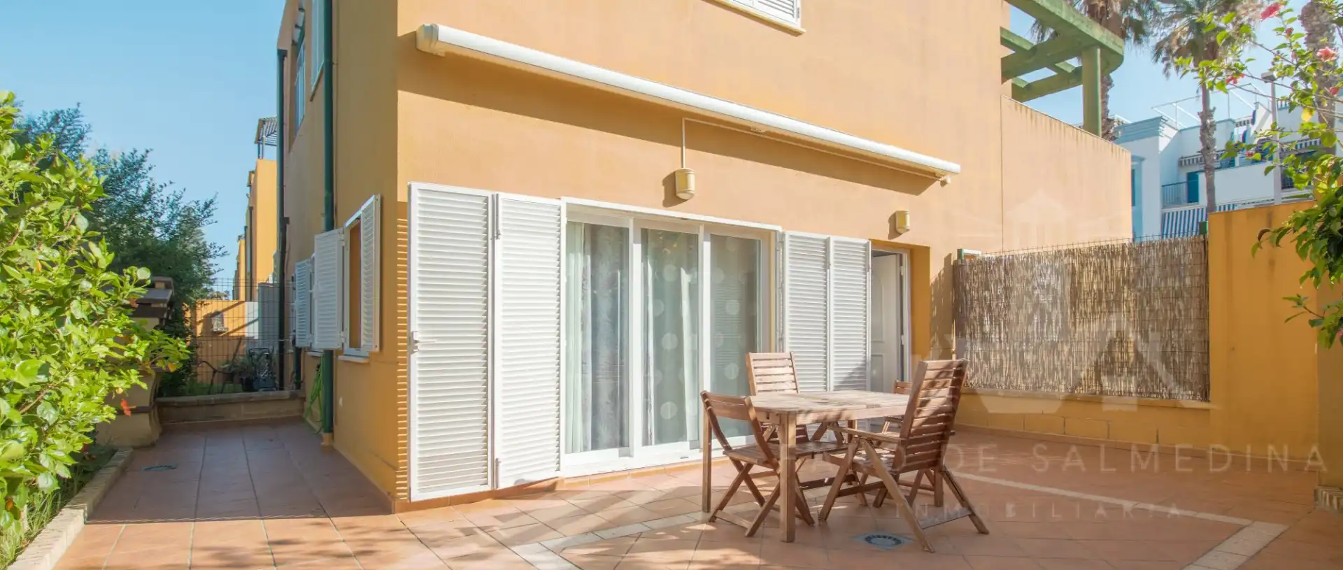 Terraza de Casa adosada en venta en Rota con Aire acondicionado, Terraza y Piscina comunitaria